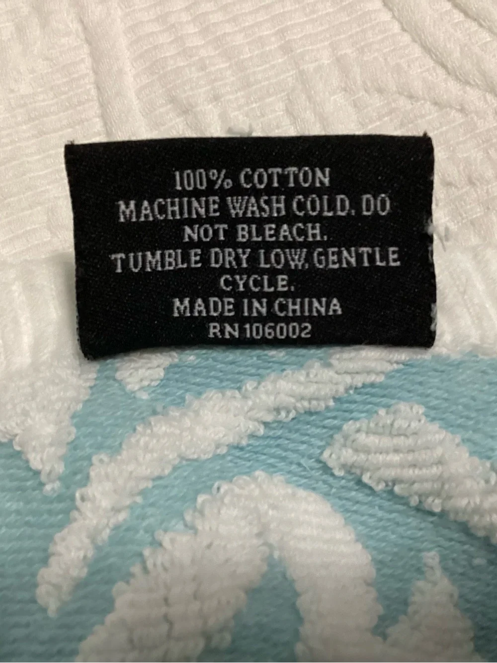 2 ⭐️ NEW ⭐️ Nicole Miller Large Bath Towels